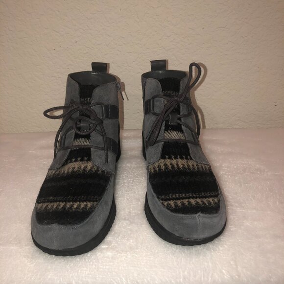 Aerosoles  Umpire Grey Combo Booties - Picture 1 of 8
